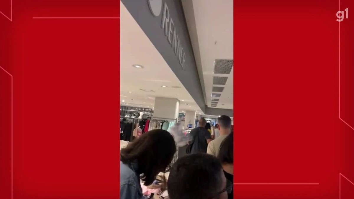 VÍDEO: forte temporal alaga loja dentro de shopping no DF