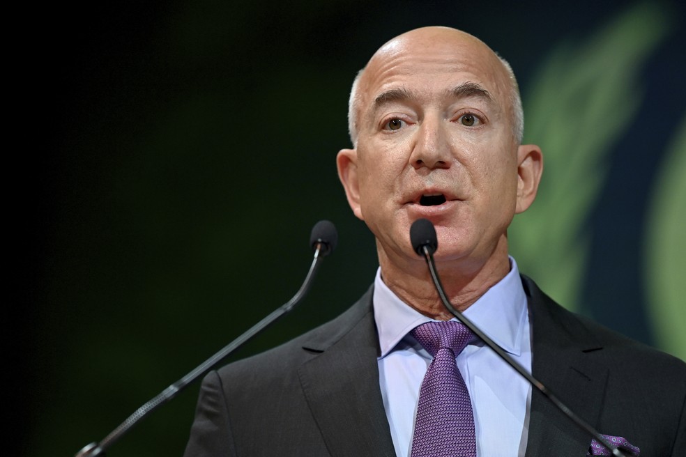 Jeff Bezos sofreu perdas bilionárias após prejuízo da Amazon — Foto: Paul Ellis/Pool Photo via AP