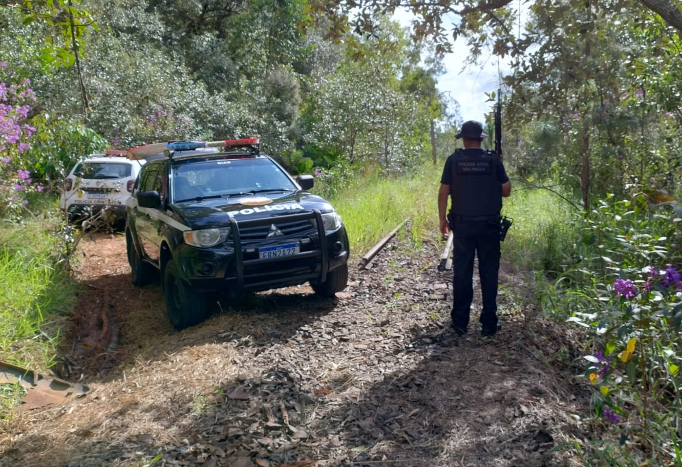 Operação da polícia prende grupo suspeito de furtar quase 1 km de trilhos de linha férrea em Itatinga
