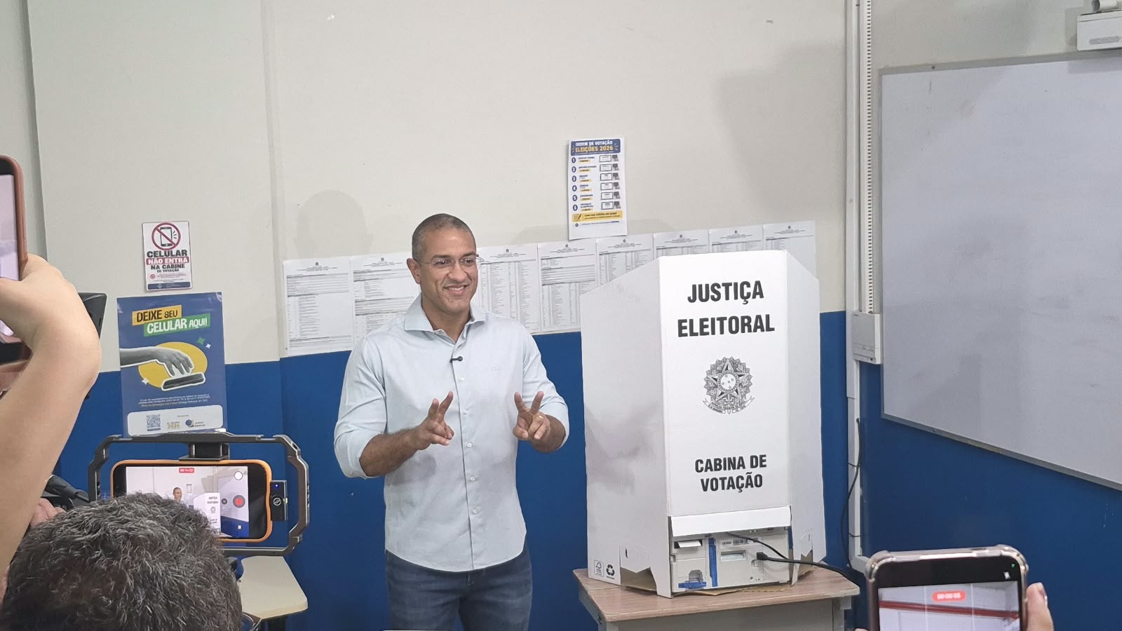 Candidato ao governo de Roraima, Arthur Henrique vota em Boa Vista