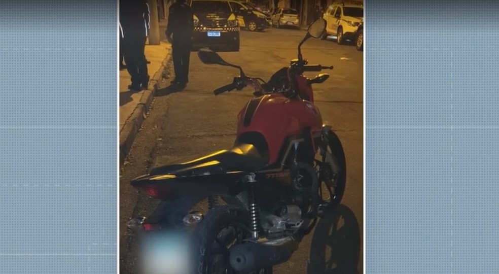 Motocicleta apreendida após homem morrer durante discussão por barulho de vizinho em Piracicaba — Foto: Reprodução/EPTV