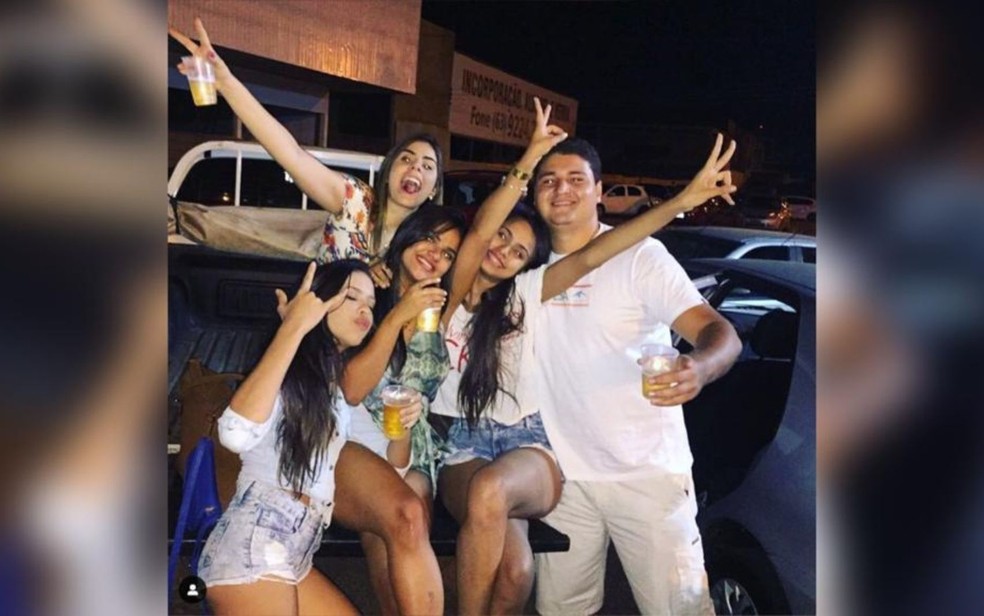 Samya tamb&eacute;m compartilhou diversos momentos festivos com os amigos &mdash; Foto: Reprodu&ccedil;&atilde;o/Redes Sociais