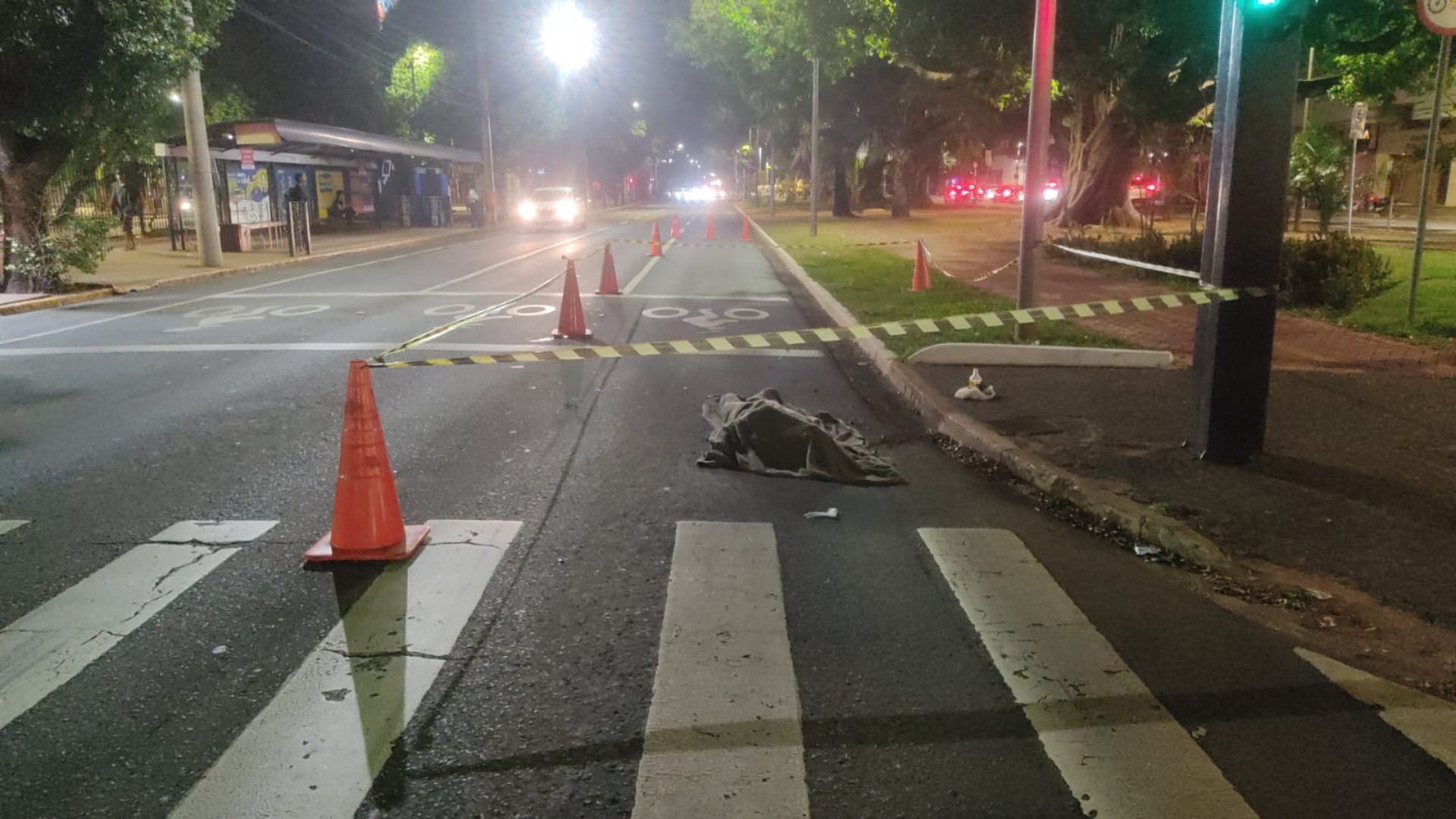 Homem em situação de rua é atropelado e morto na principal avenida de Campo Grande