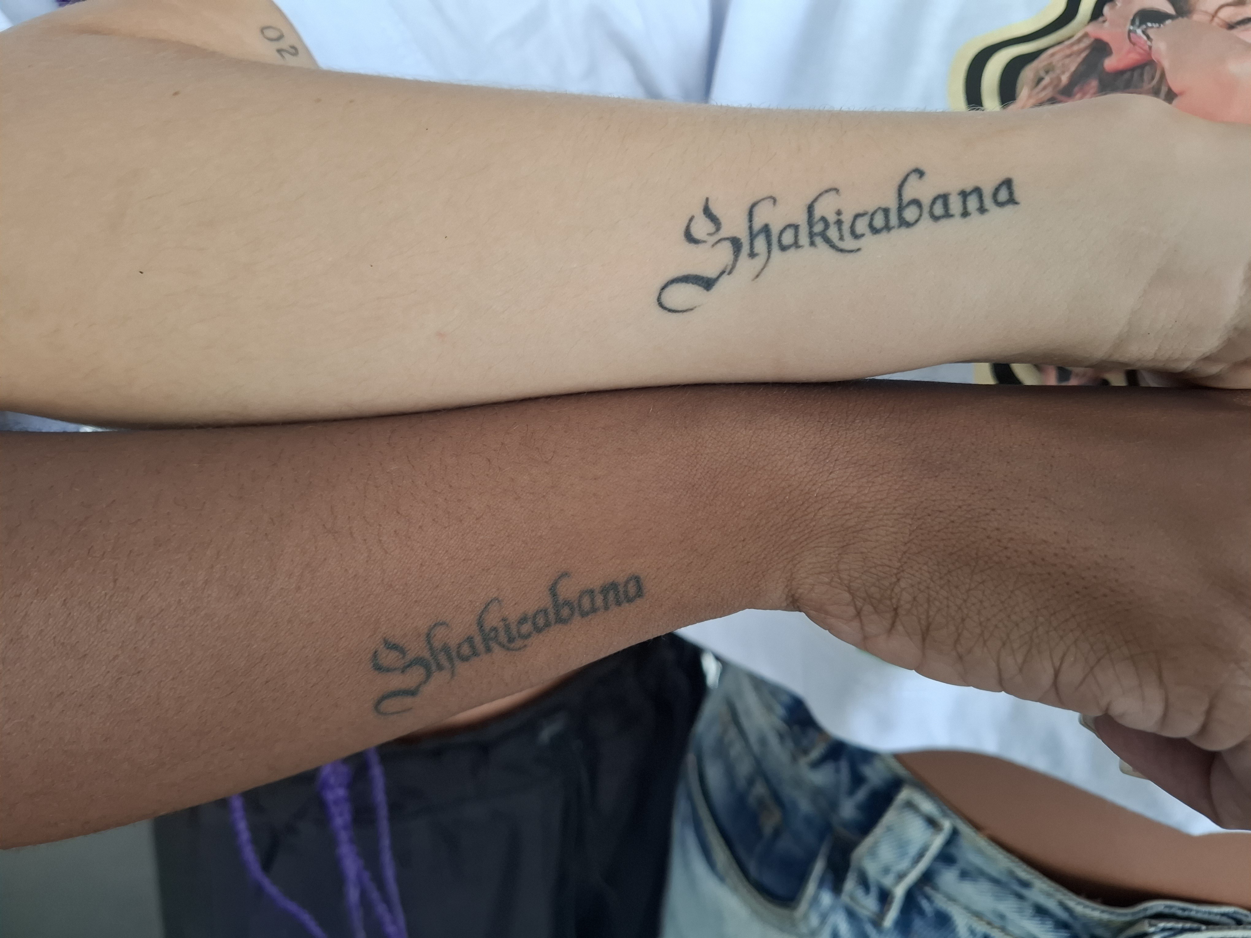 Shakicabana: fãs do Rio tatuam show histórico de Shakira na pele