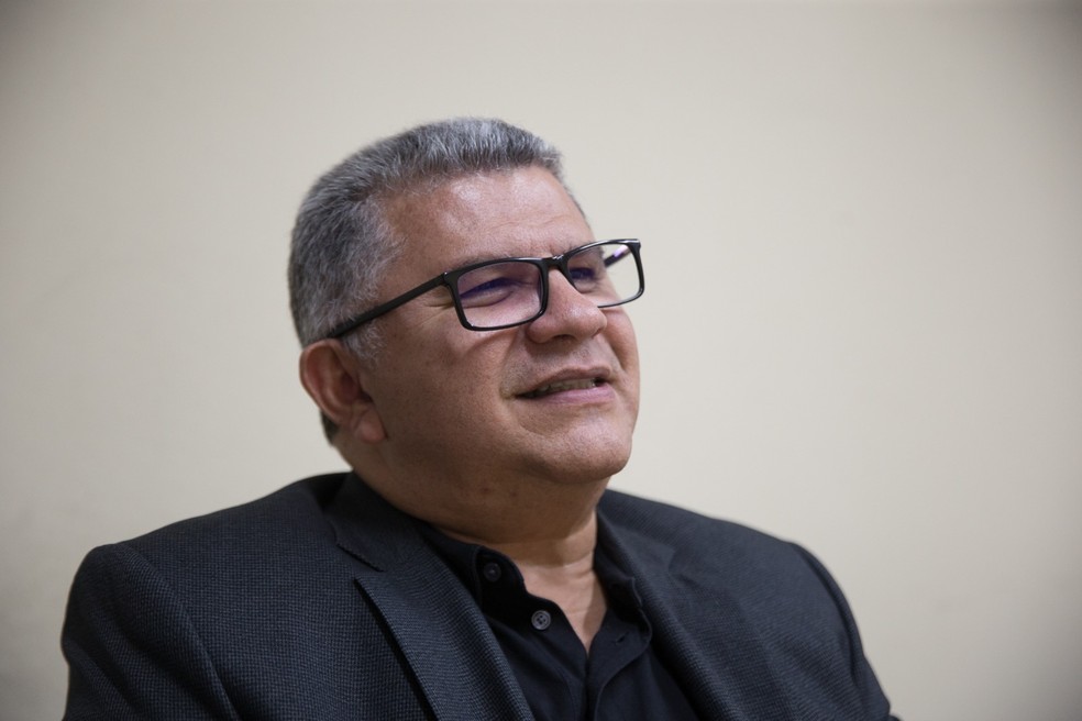 Professor Henrique Silva comenta sobre desafios e vantagens da educação à distância. — Foto: Kid Junior/SVM