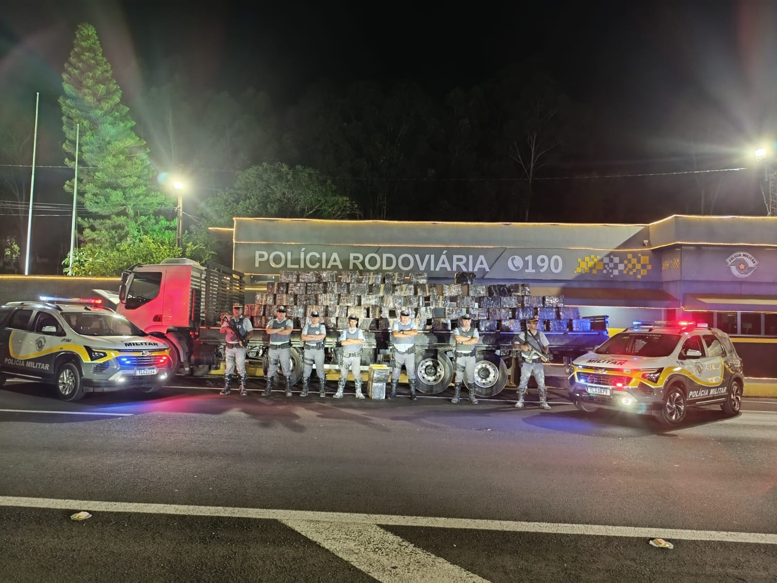 Caminhoneiro é preso com duas toneladas de maconha escondidas em carga de plástico em Presidente Prudente