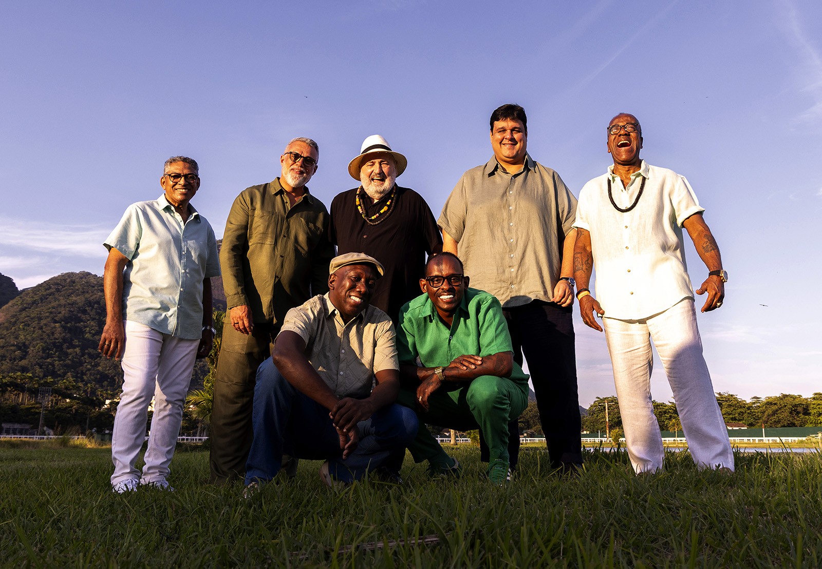 Samba do Trabalhador celebra 20 anos em álbum autoral que gravita em torno do cancioneiro do fundador Moacyr Luz