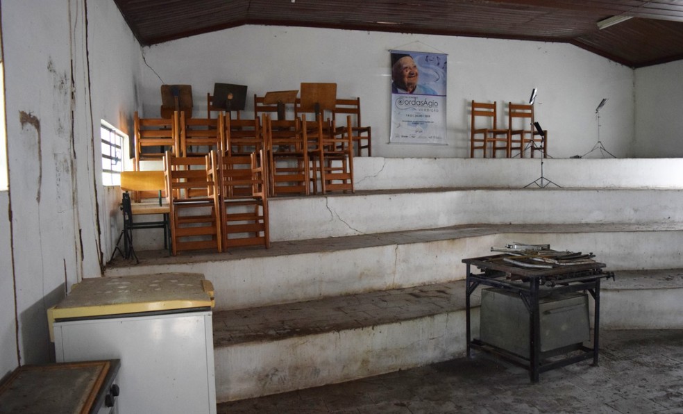 Imóvel que sediava a Sociedade Lírica do Belmonte (Solibel) está em estado de deterioração, no Crato. — Foto: Solibel