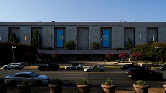 Trump critica museus de Washington por ideologia 'woke' e diz que pode cortar verbas federais como fez com universidades 