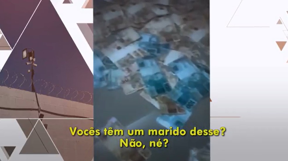 Mulher que seria companheiro de investigado mostra dinheiro esparramado. — Foto: TV Globo/Reprodução