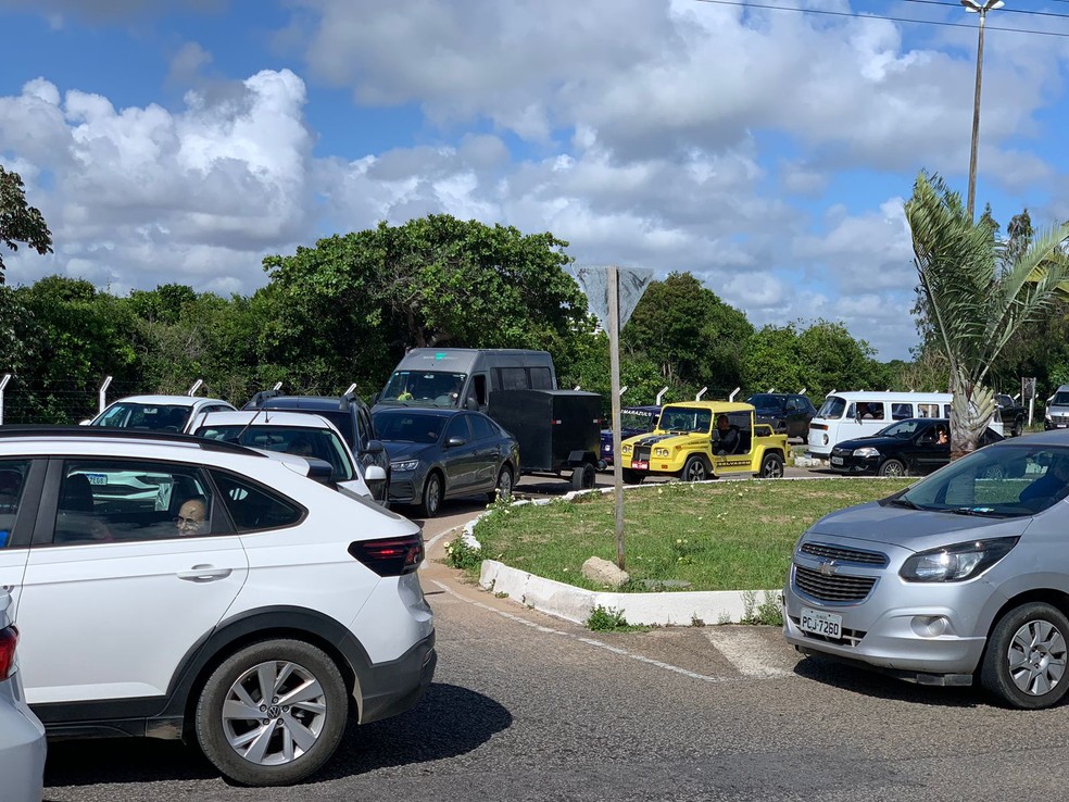 Batida entre dois carros deixa tr&acirc;nsito travado na Rota do Sol em Natal |  Rio Grande do Norte | G1