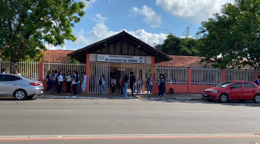 Escolas do Amapá foram evacuadas após apagão nacional nesta terça-feira (15) — Foto: Núbia Pacheco/g1