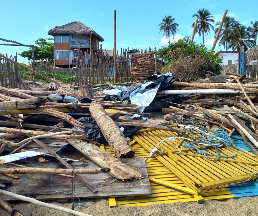 Moradores derrubam cerca montada em área irregular próxima ao mar em  Cajueiro da Praia, no Litoral do Piauí | G1