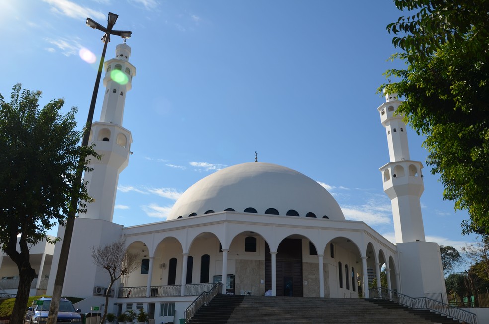 A mesquita sunita está no roteiro do city tour voltado à história e à cultura de Foz do Iguaçu; no total, são dez paradas — Foto: Fabiula Wurmeister / G1