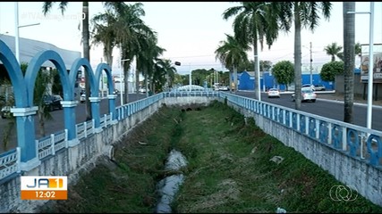 Moradores e turistas reclamam da situação do sambódromo de Gurupi