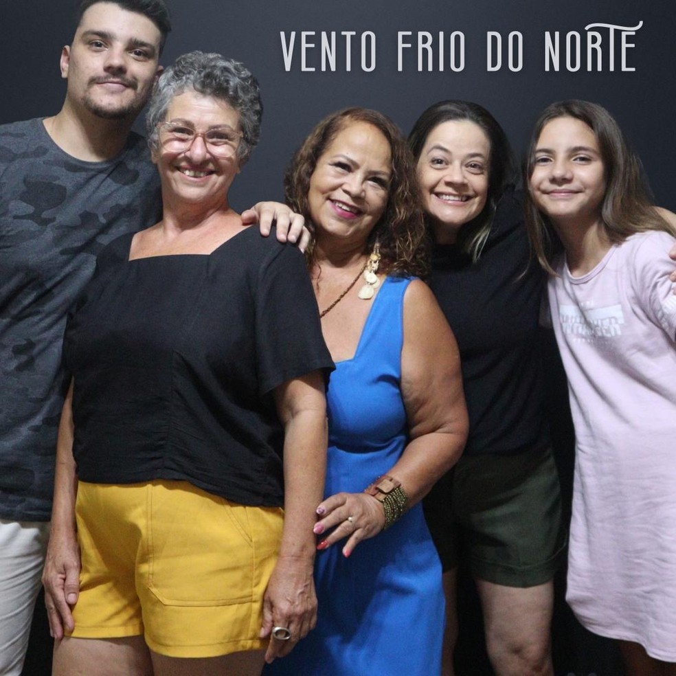 Da esquerda pra direita: Cristian Felipe, Juliana Almeida, Marcelia Leonor, Rita Matiusso e Maria Luiza Bessas - elenco e direção de arte  — Foto: Cristian Felipe/Divinópolis 