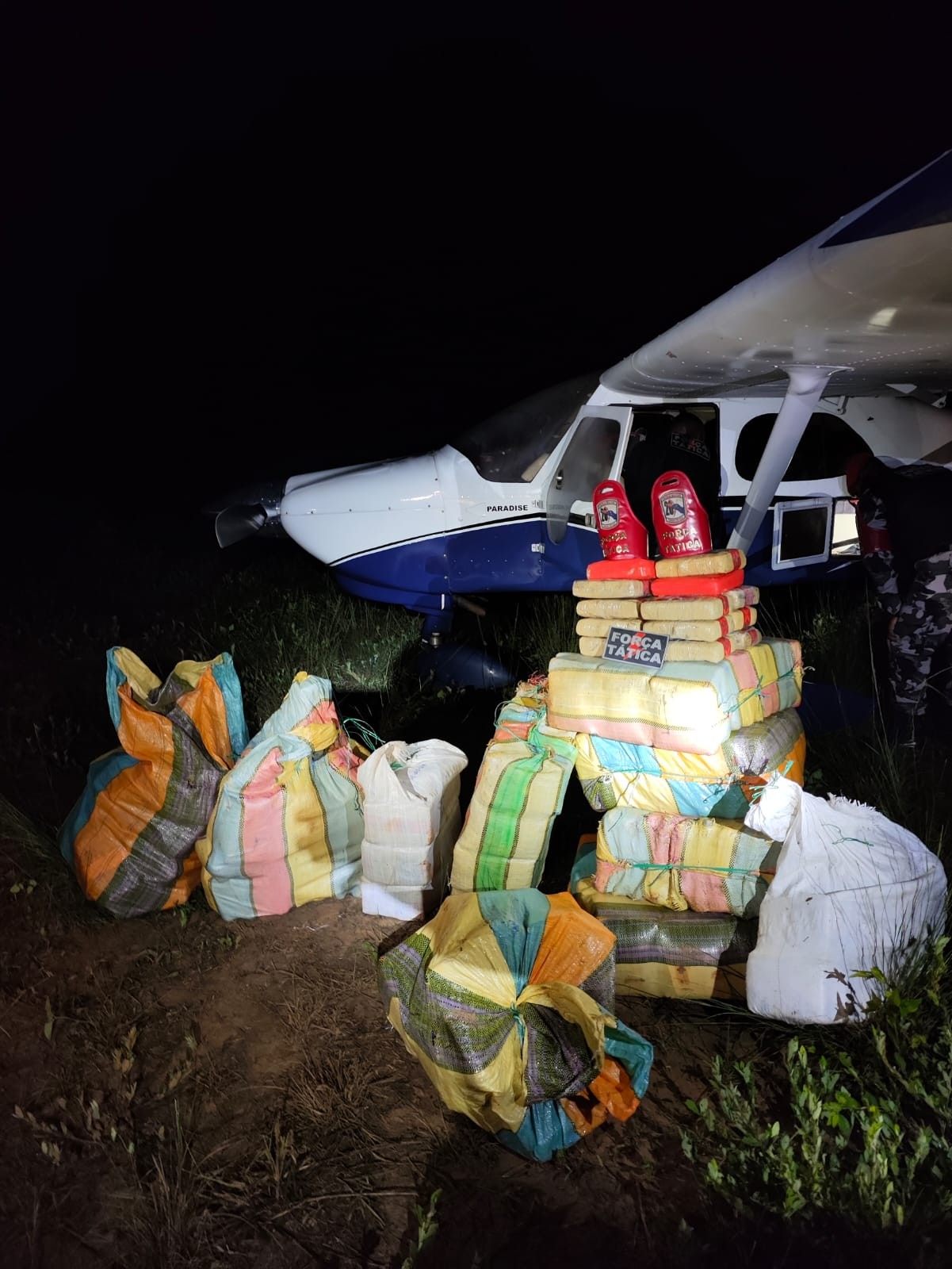 Bope apreende cerca de 300 kg de skank em fazenda após avião sofrer ...