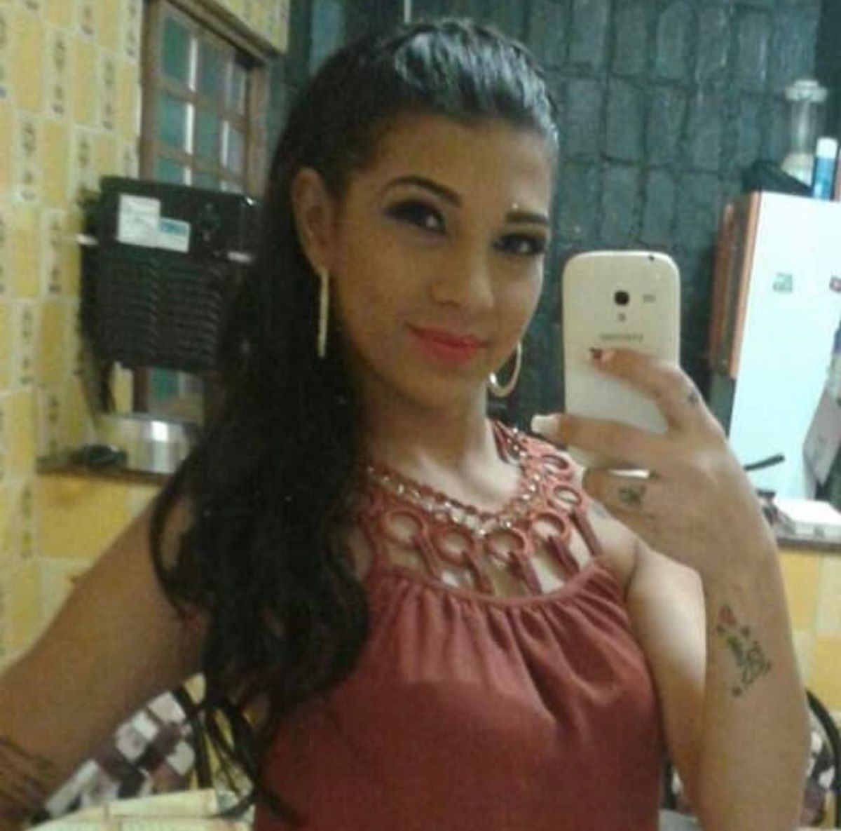 Quem era a mulher encontrada morta dentro de casa em MG: 'Mãe muito dedicada', diz tia