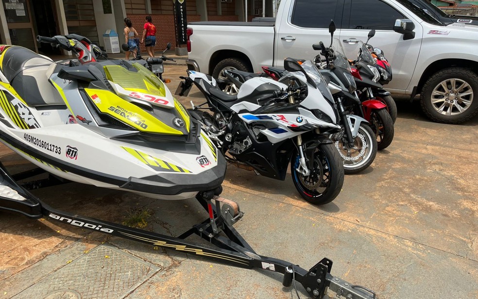 Jet ski e motocicletas são apreendidos em operação, em Colina, SP — Foto: Divulgação/Polícia Civil de Colina