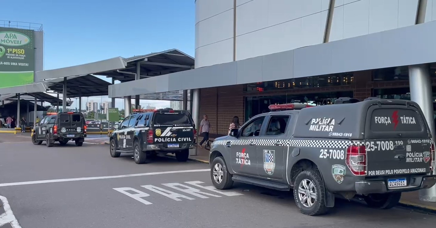 Homens armados invadem shopping e assaltam joalheria em Manaus