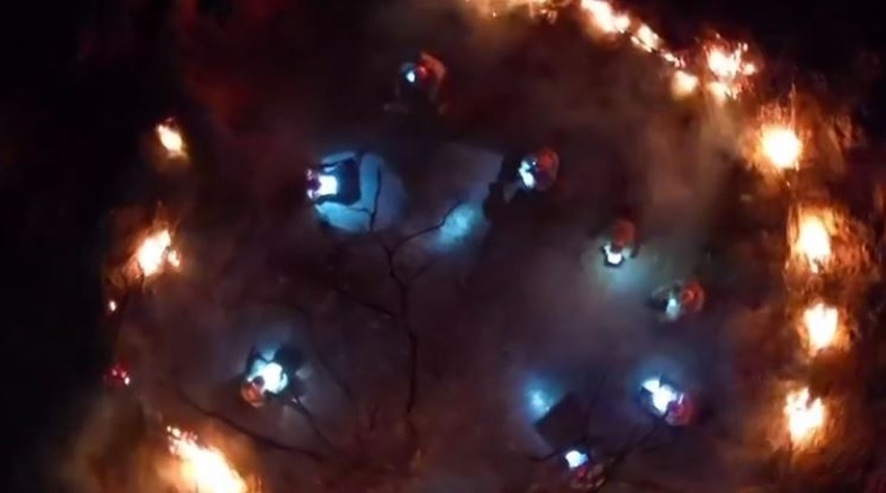 Bombeiros do Ceará fizeram prova em meio a "círculo de fogo" durante Curso de Prevenção e Combate a Incêndio Florestal. — Foto: Corpo de Bombeiros/ Divulgação