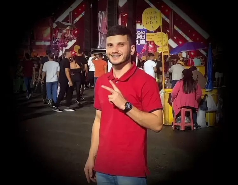José Adrielso da Silva conduzia uma motocicleta quando colidiu com um caminhão — Foto: Reprodução