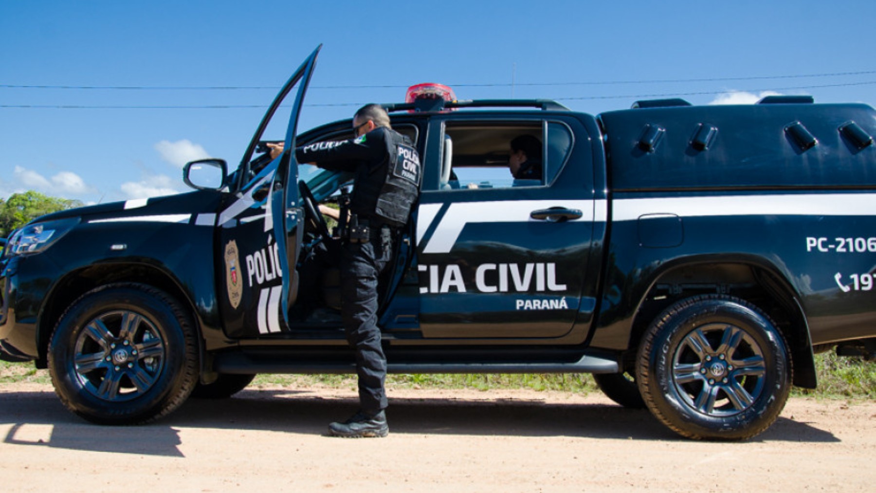 Homem é preso suspeito de arrombar a casa do próprio pai, de 79 anos, e furtar cofre cheio de dinheiro e itens de valor, no Paraná