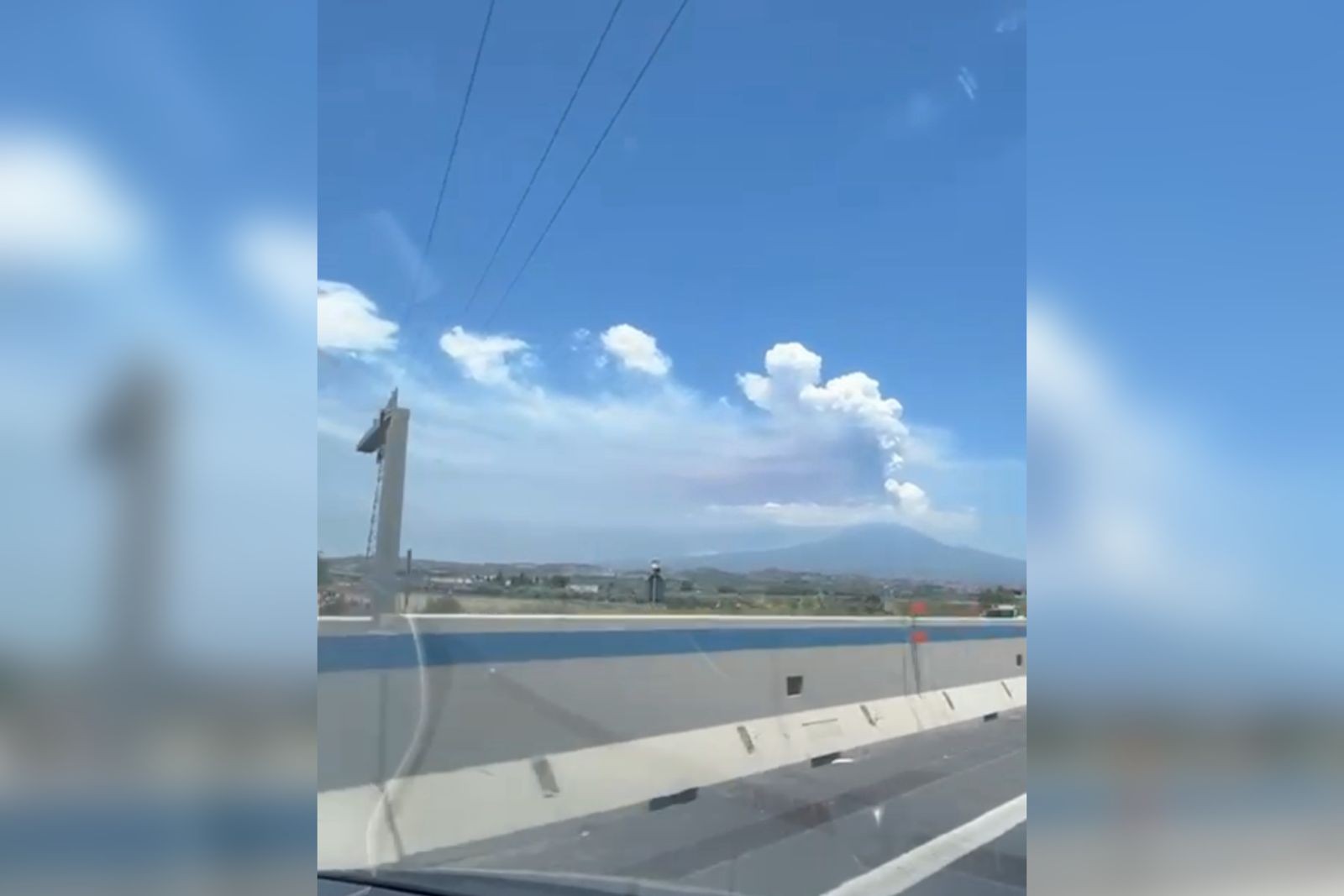 Brasileiros em viagem pela Itália presenciam primeiro discurso do papa Leão XIV e erupção do vulcão Etna em menos de um mês