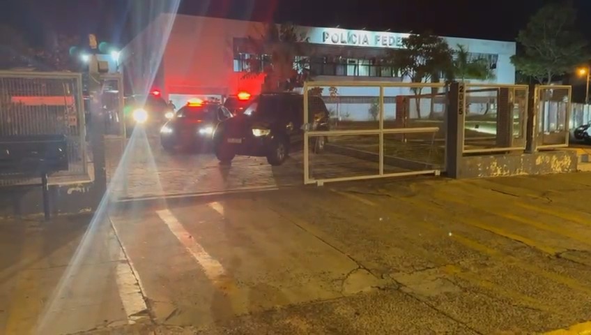 PF deflagra operação contra comércio ilegal de armas de fogo e cumpre mandados na região de Bauru