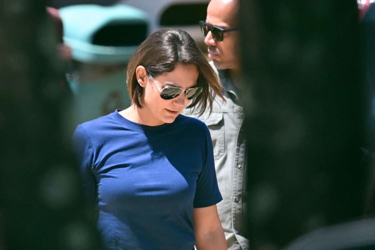 É #FAKE que vídeo de Michelle Bolsonaro sorrindo foi feito após prisão de ex-presidente; gravação ocorreu no início de novembro