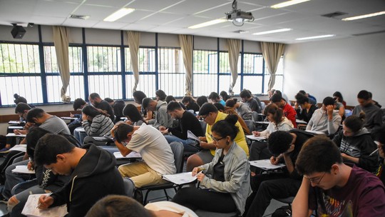 Fuvest abre inscrições para vestibular 2026 da USP nesta segunda-feira; veja calendário - Prazo se inicia às 12h desta segunda (18) e vai até 7 de outubro. Taxa de inscrição é de R$ 211.
