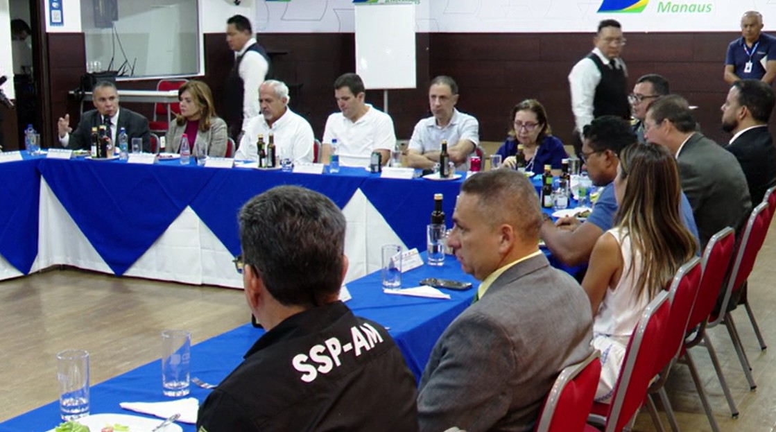 CDL reúne autoridades para discutir reorganização do Centro de Manaus após confronto entre ambulantes e fiscais