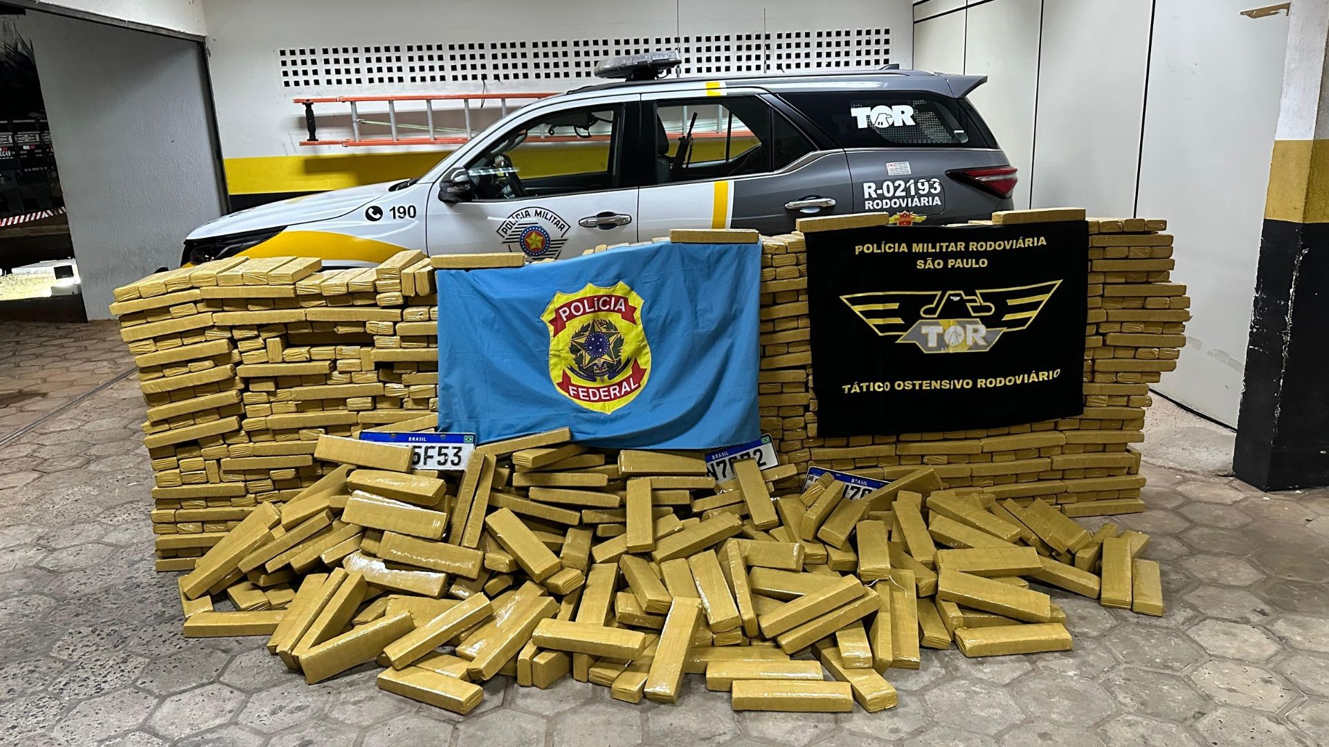 Polícia Rodoviária apreende mais de 1 tonelada de maconha após perseguição no interior de SP