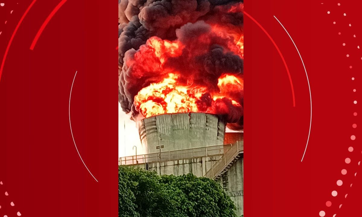 


Incêndio atinge torre de fábrica durante manutenção no polo industrial de Camaçari