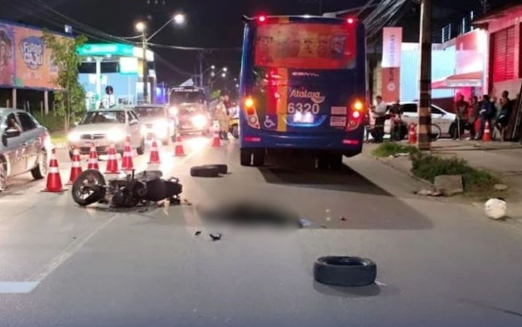 Motociclista morre após acidente de trânsito na Avenida Euclides Figueiredo em Aracaju