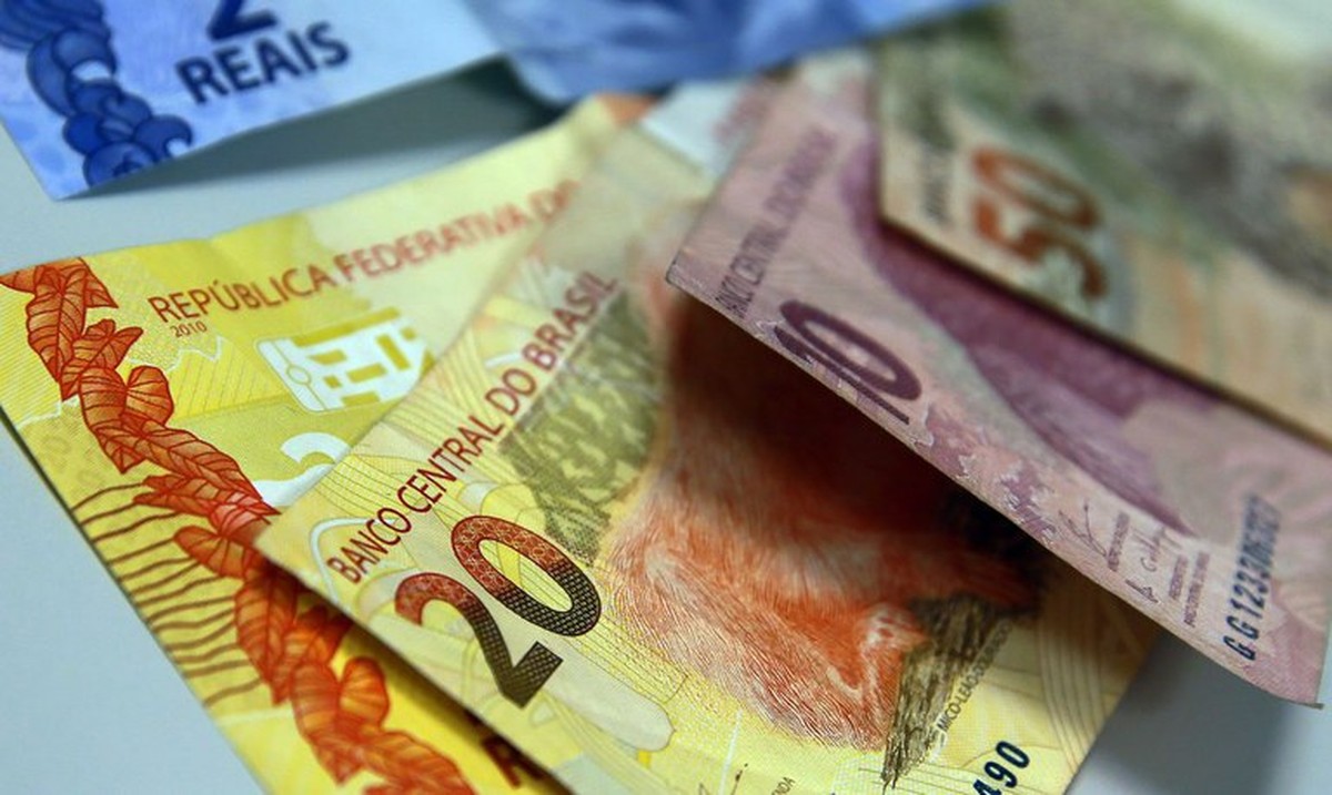 Abono salarial, CadÚnico, seguro-desemprego: veja o que muda com o novo  salário mínimo de R$ 1.302 | Economia | G1