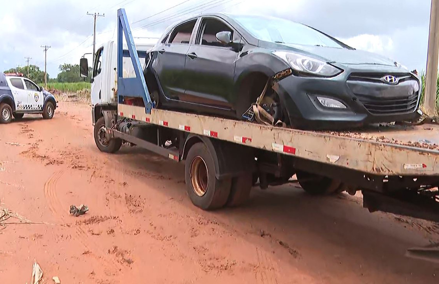 PM apreende carro supostamente envolvido em atropelamento de mãe e filho em Bonfim Paulista