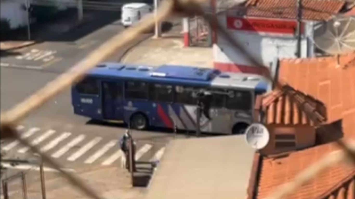 Homem é atropelado por ônibus em rua de Sumaré
