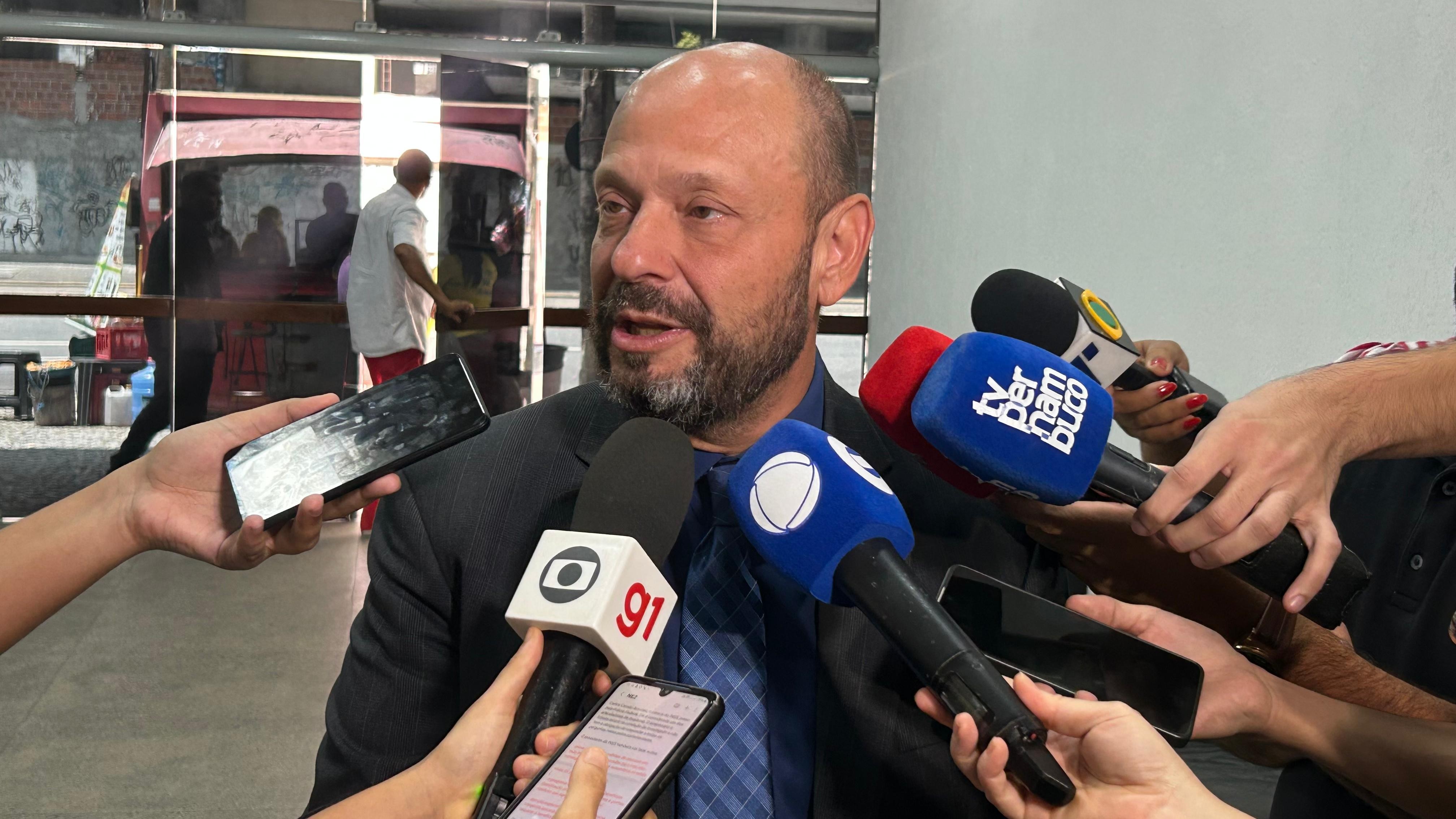 Governo vai usar bens apreendidos em operação para ressarcir aposentados e pensionistas vítimas de fraudes, diz presidente do INSS