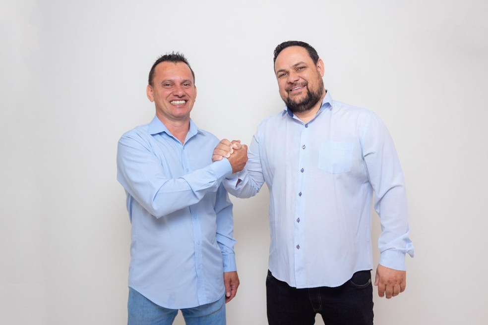 Edson Carlos Oliveira da Silva (PSD) e o vice-prefeito Mario Henrique Oliveira Castanha (União Brasil) — Foto: Cedida