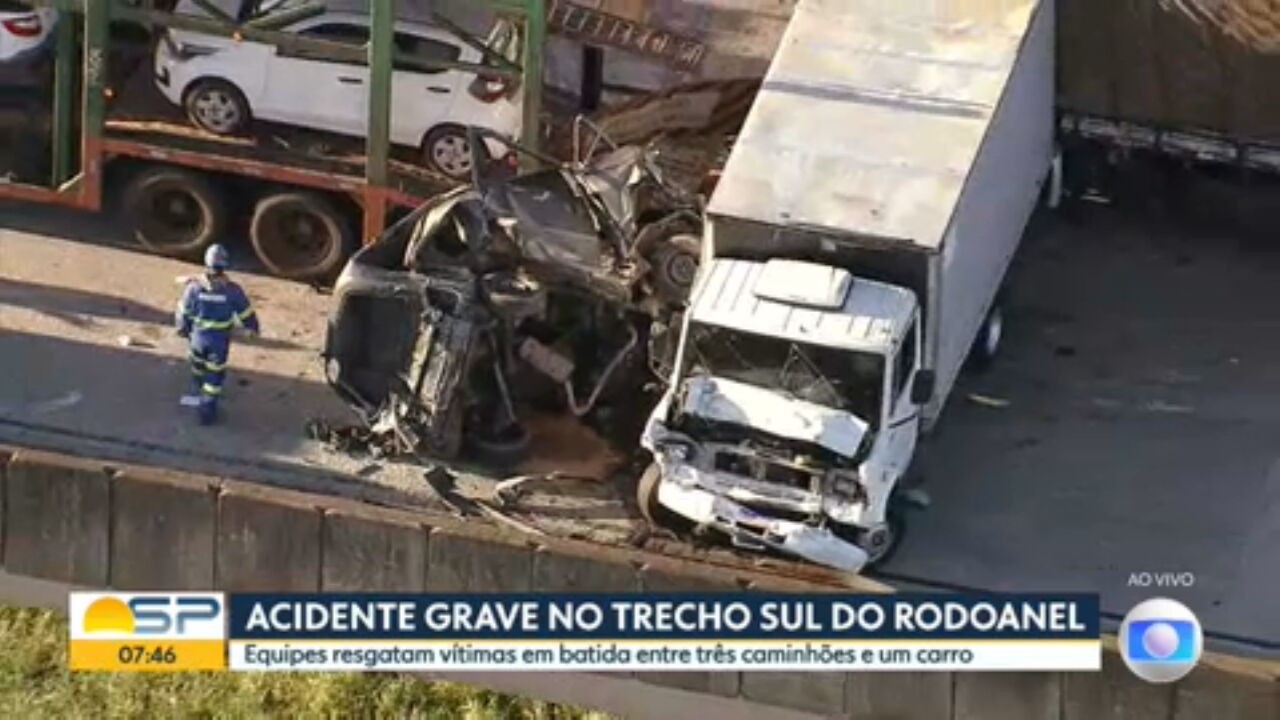 Acidente grave no Rodoanel de SP deixa quatro pessoas feridas, uma delas presa nas ferragens