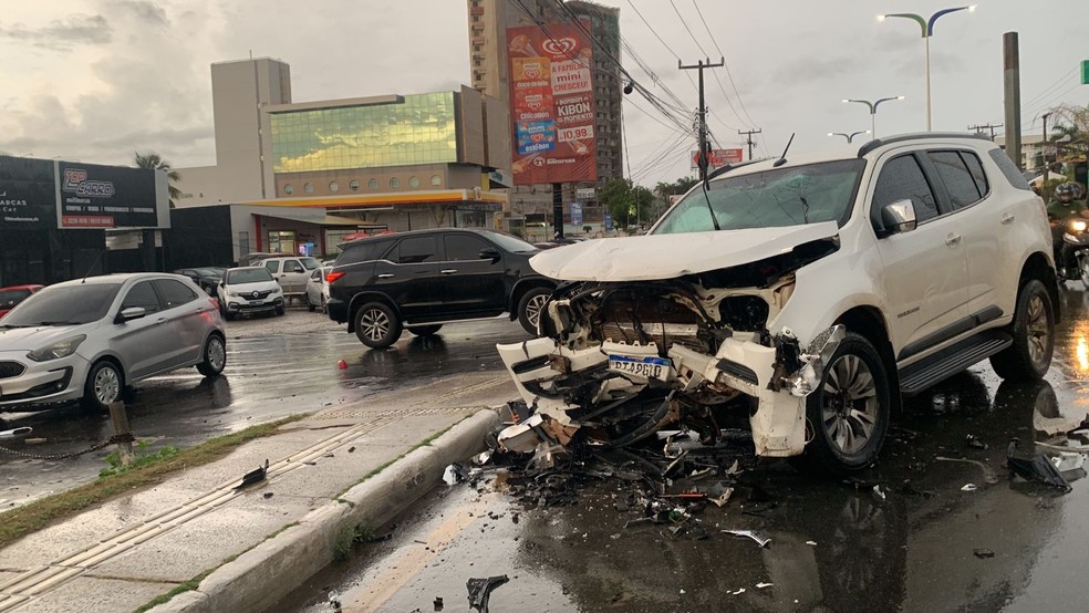O acidente aconteceu na madrugada desta sexta (17) — Foto: Nicce Ribeiro/TV Mirante