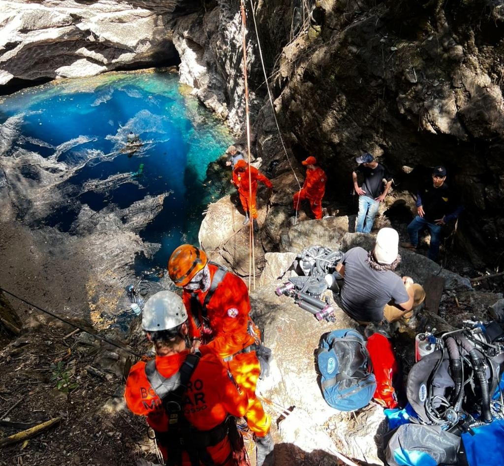 Organização internacional realiza pesquisa em caverna submersa de MT