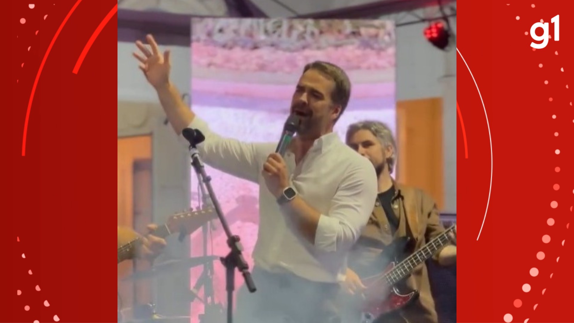 VÍDEO: Eduardo Leite sobe no palco e canta música tradicionalista em evento no RS