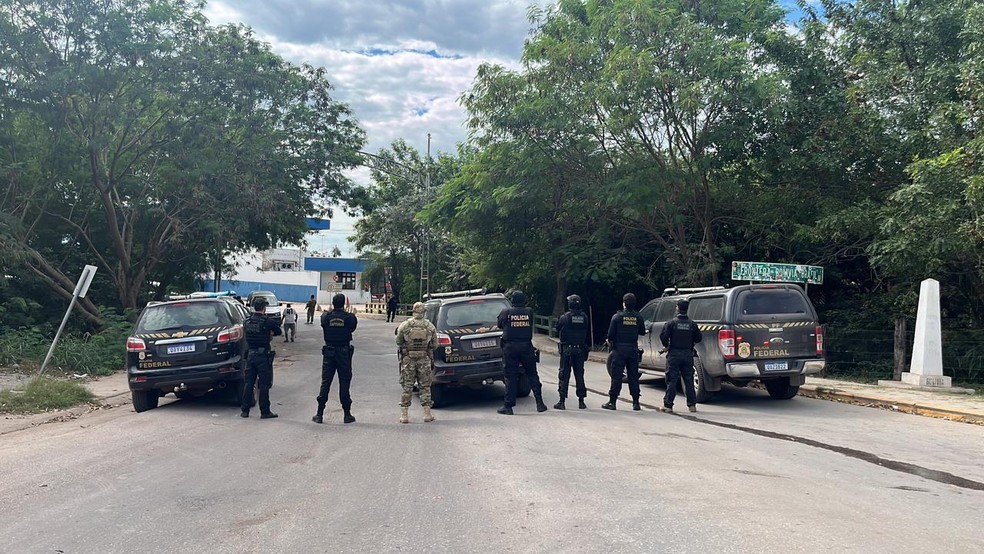 Bolivia entrega Tuta, do PCC, a autoridades brasileiras — Foto: Divulgação/Investigadores da Polícia Federal