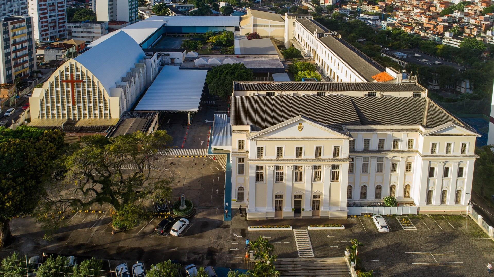 Colégio particular de Salvador oferece 40 bolsas de estudo 100% gratuitas para ensino médio noturno