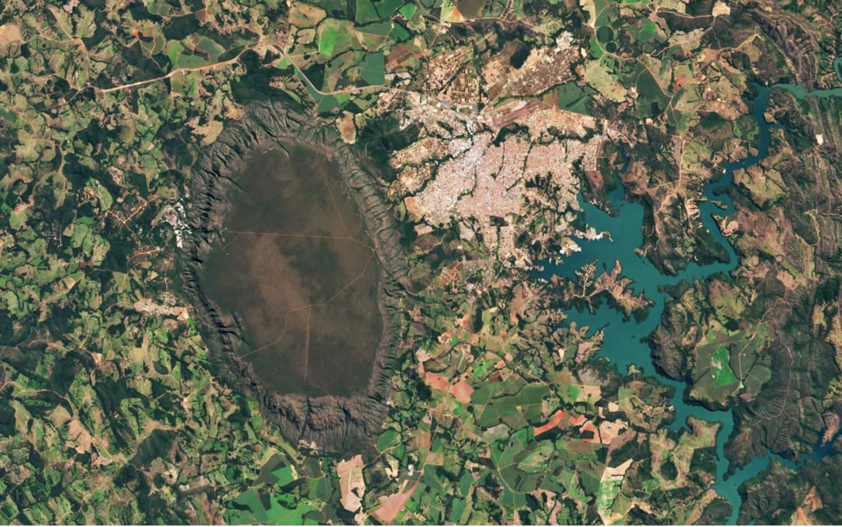 Nasa publica imagem de satélite da Serra de Caldas