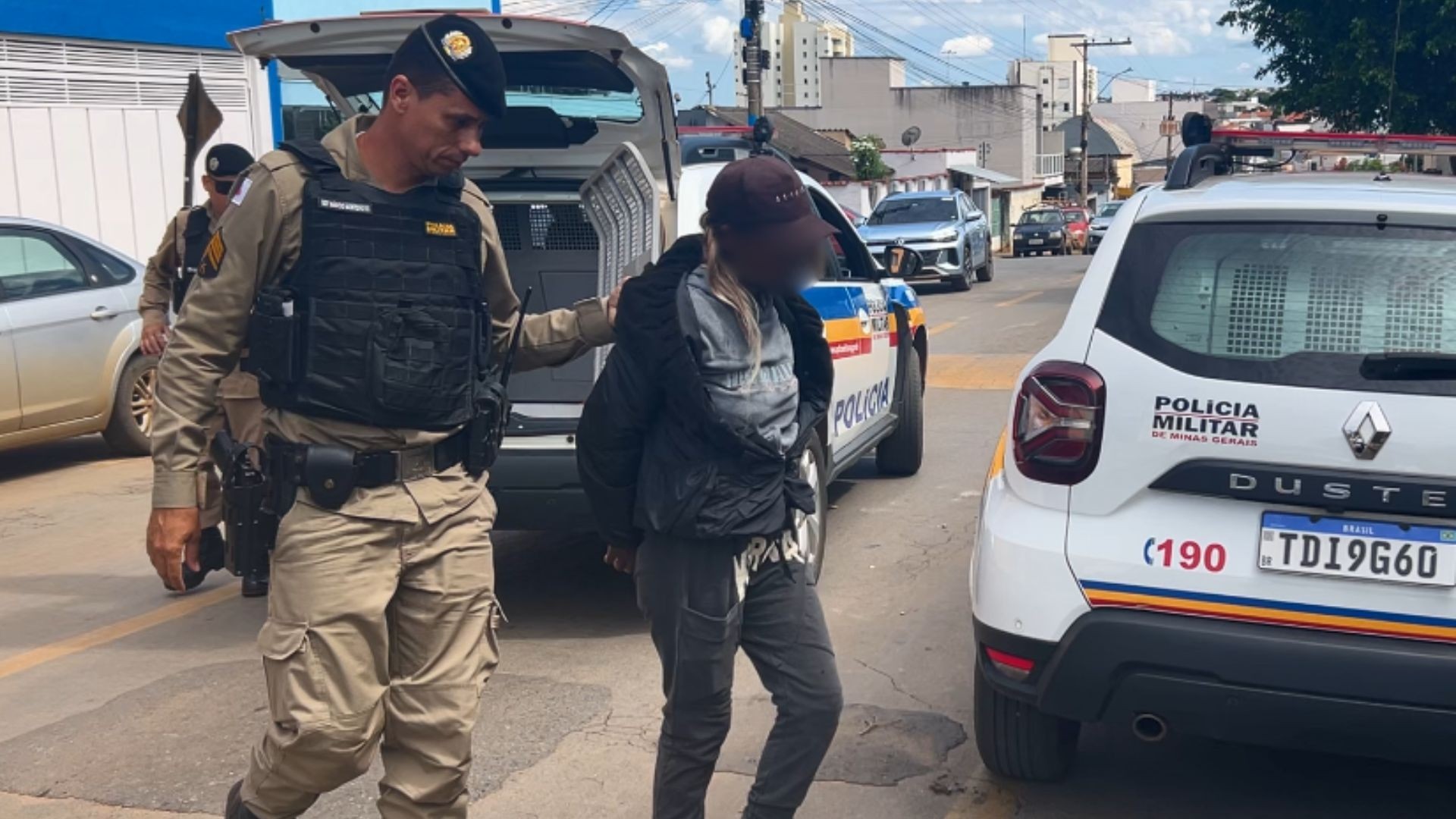 Mãe e filha são presas suspeitas de matar idoso que as acusou de furto em MG