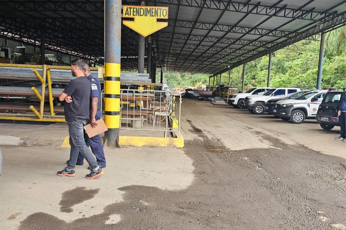 Comércio de sucatas em Santos, SP, é multado em R$ 45 mil após atividades irregulares