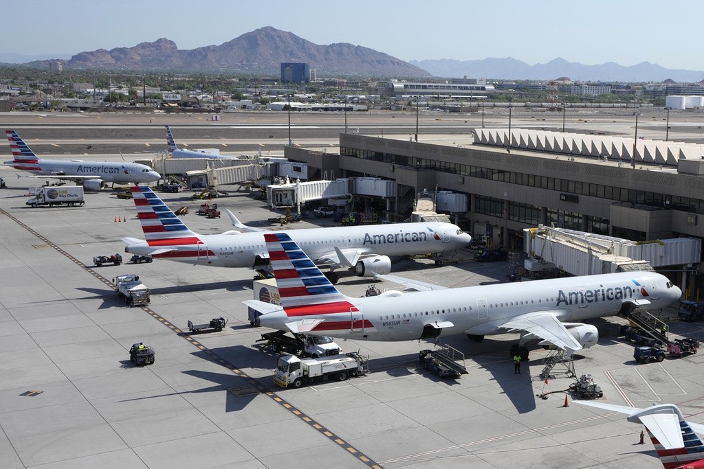 Caos aéreo nos EUA: problema técnico faz American Airlines cancelar todos os voos internos  